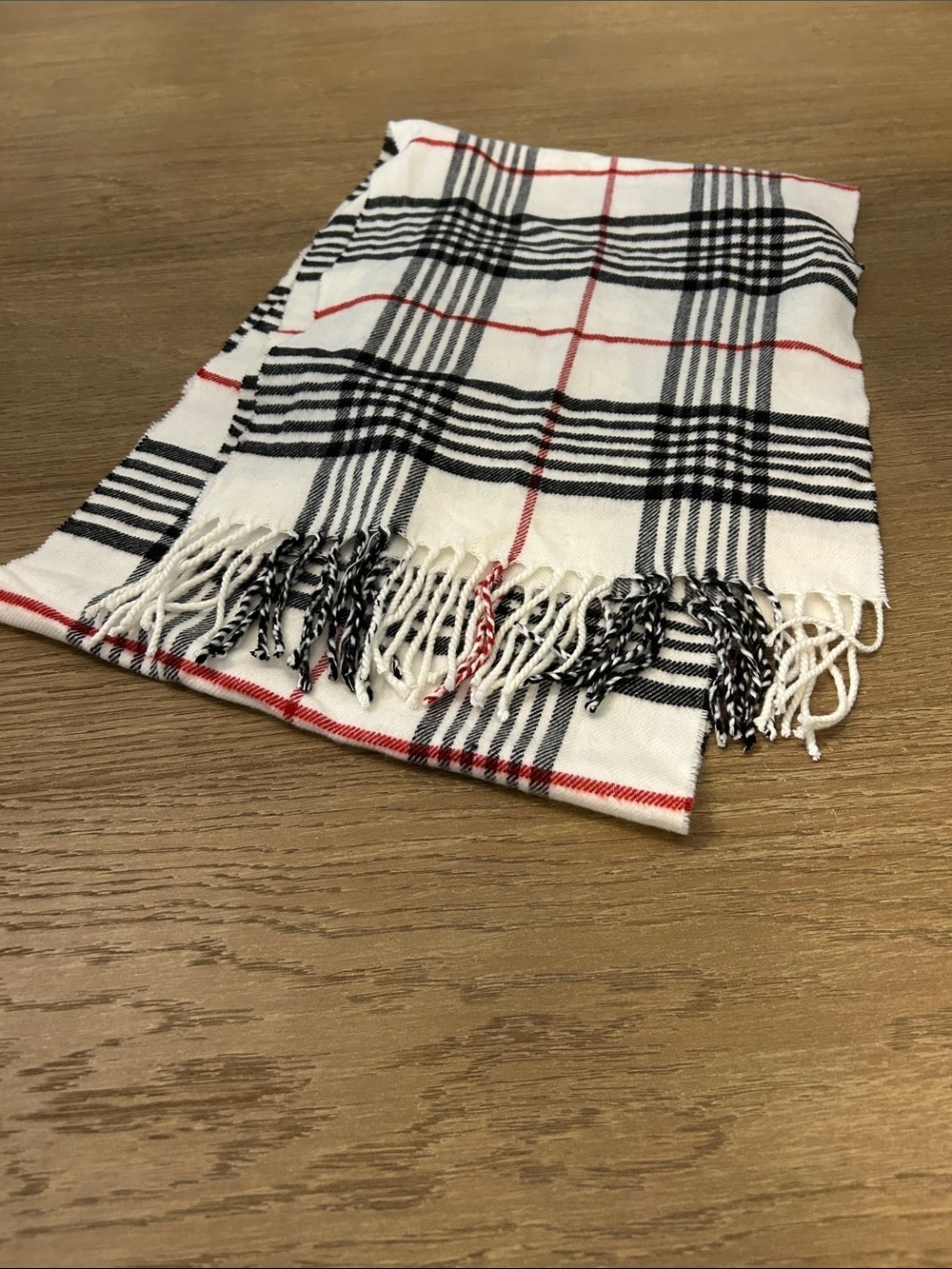 100% cashmere scarf, white check plaid with black and red accent lines - Picture 3 of 3